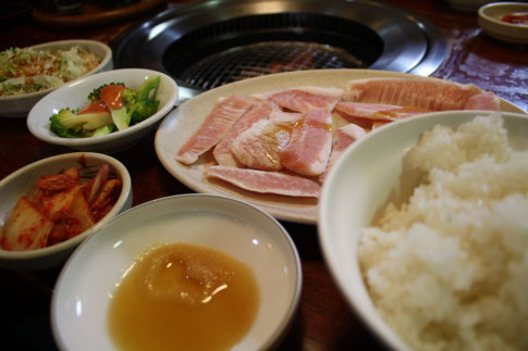 渋谷の韓国料理屋さか 焼肉ランチ 豚バラ塩焼定食