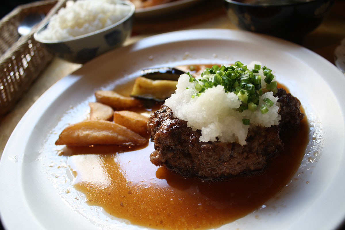 渋谷ランチで野菜とり放題！和牛ハンバーグが美味いあぶり焼とうか