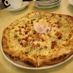 高尾山のレストランふもとやの石窯焼きピザ