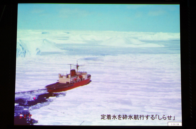 南極に向かう舟「しらせ」