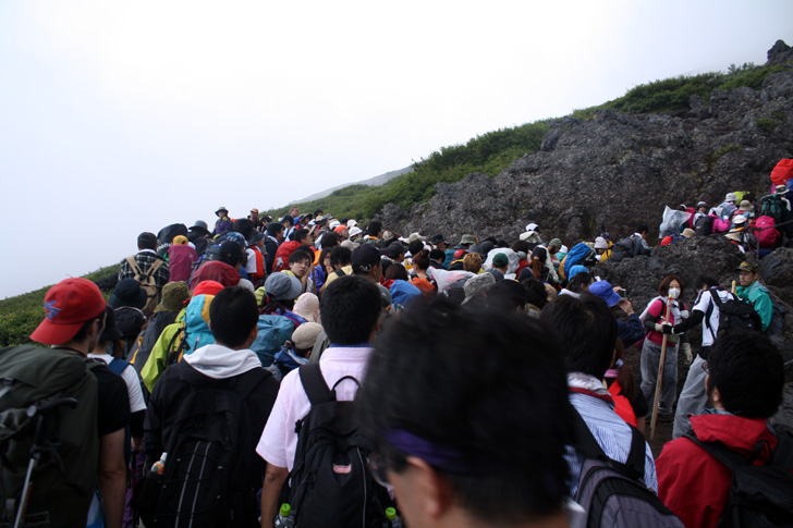 富士登山は大混雑