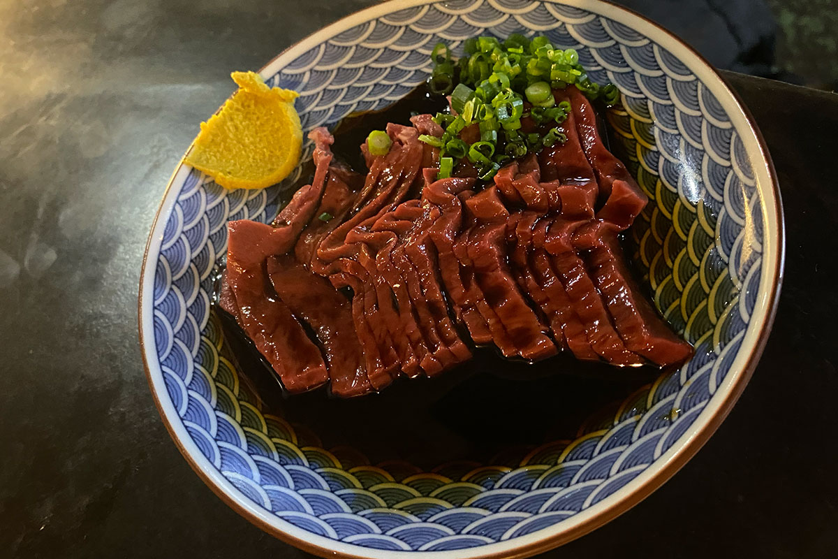 ホルモンがうまい炭火焼肉ゆうじ！渋谷でオススメの焼肉屋です。