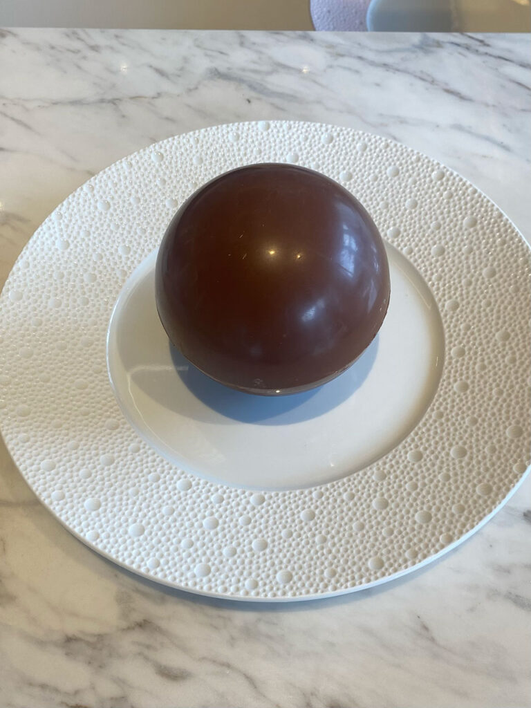 丸いチョコケーキ サンサシオンモガドール