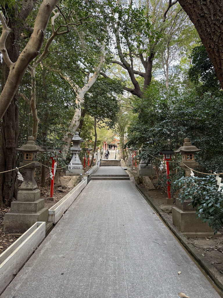 越木岩神社の参道