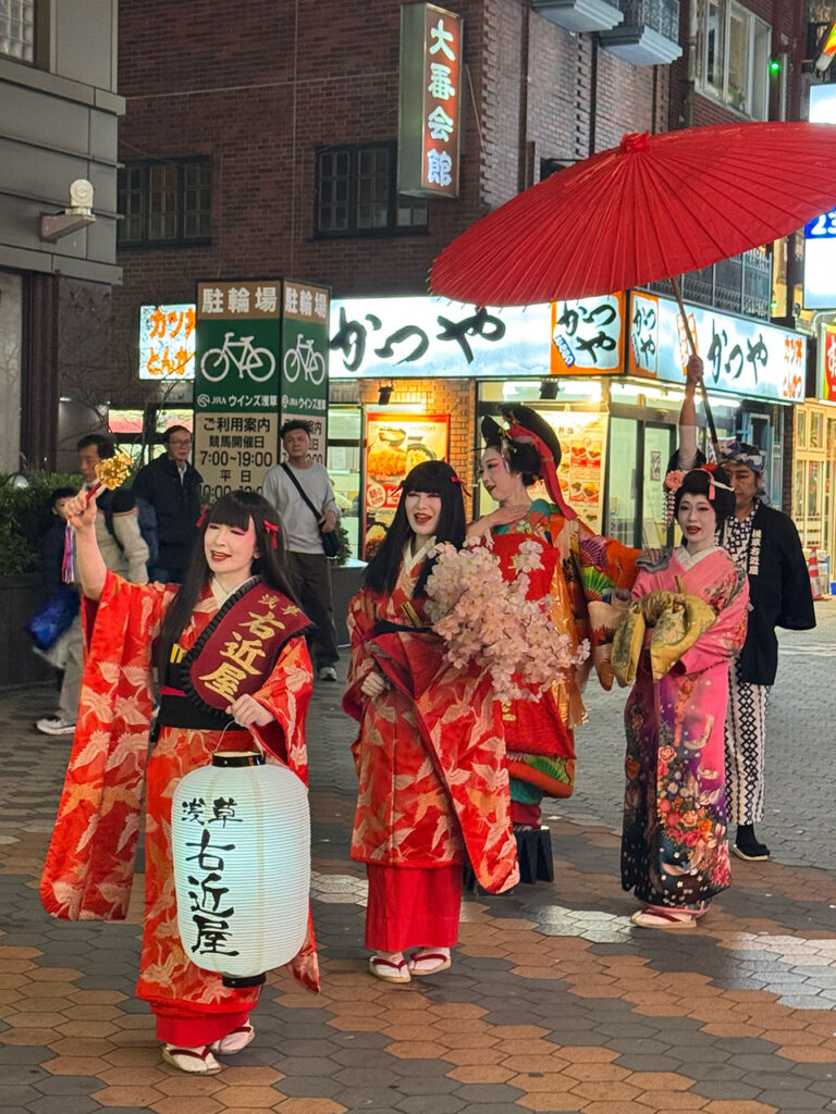 浅草右近屋の花魁道中