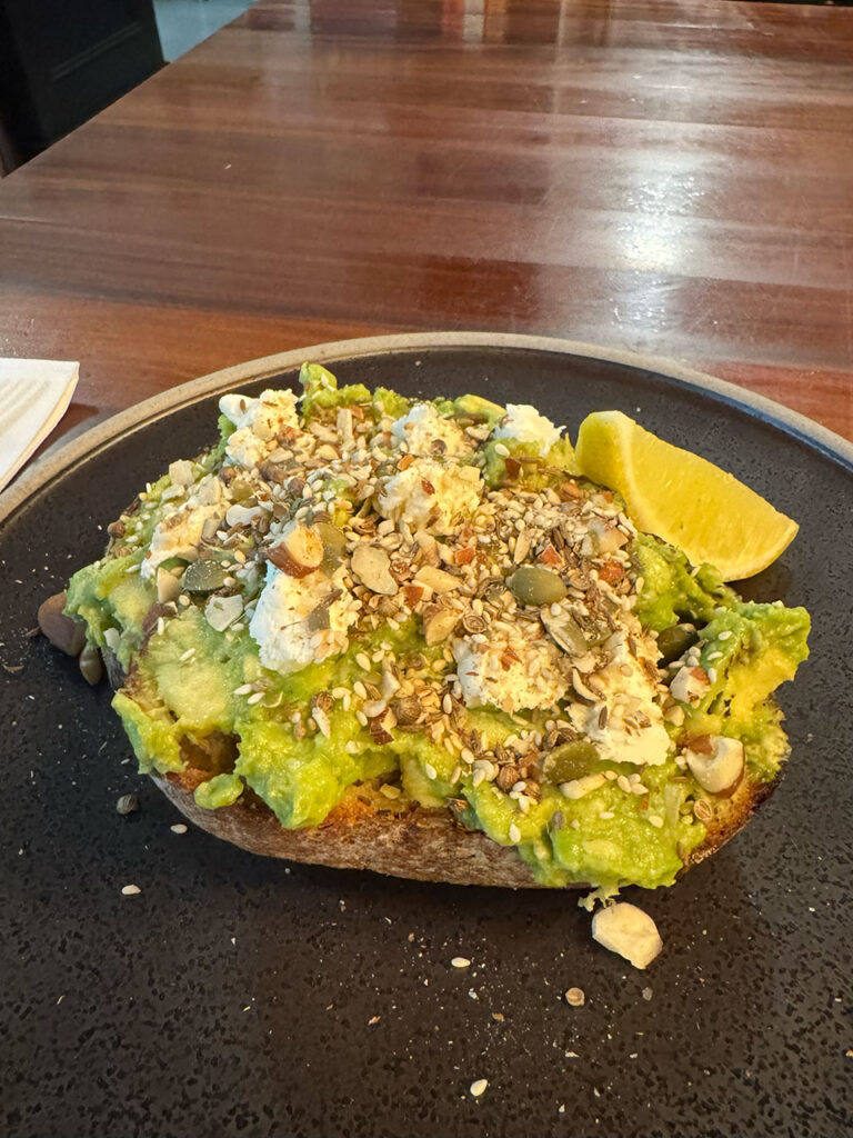 アボカドトースト