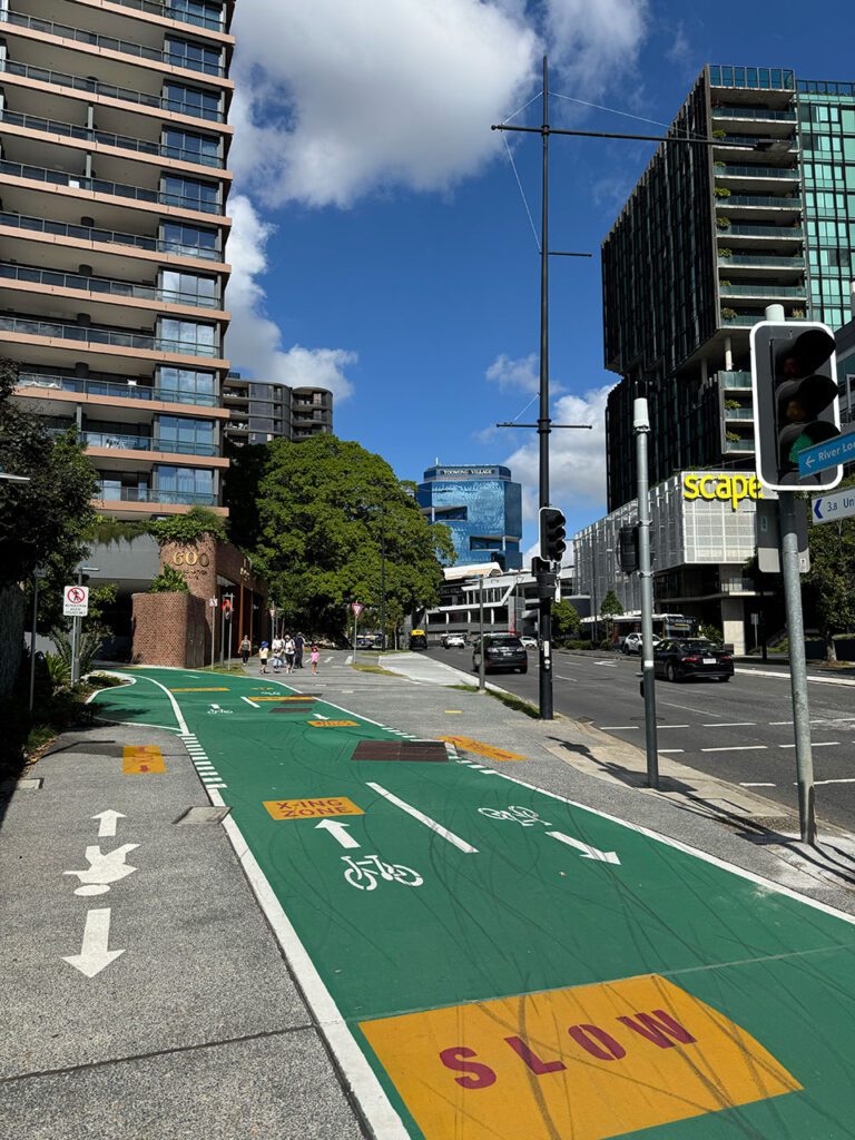 自転車レーンが広い