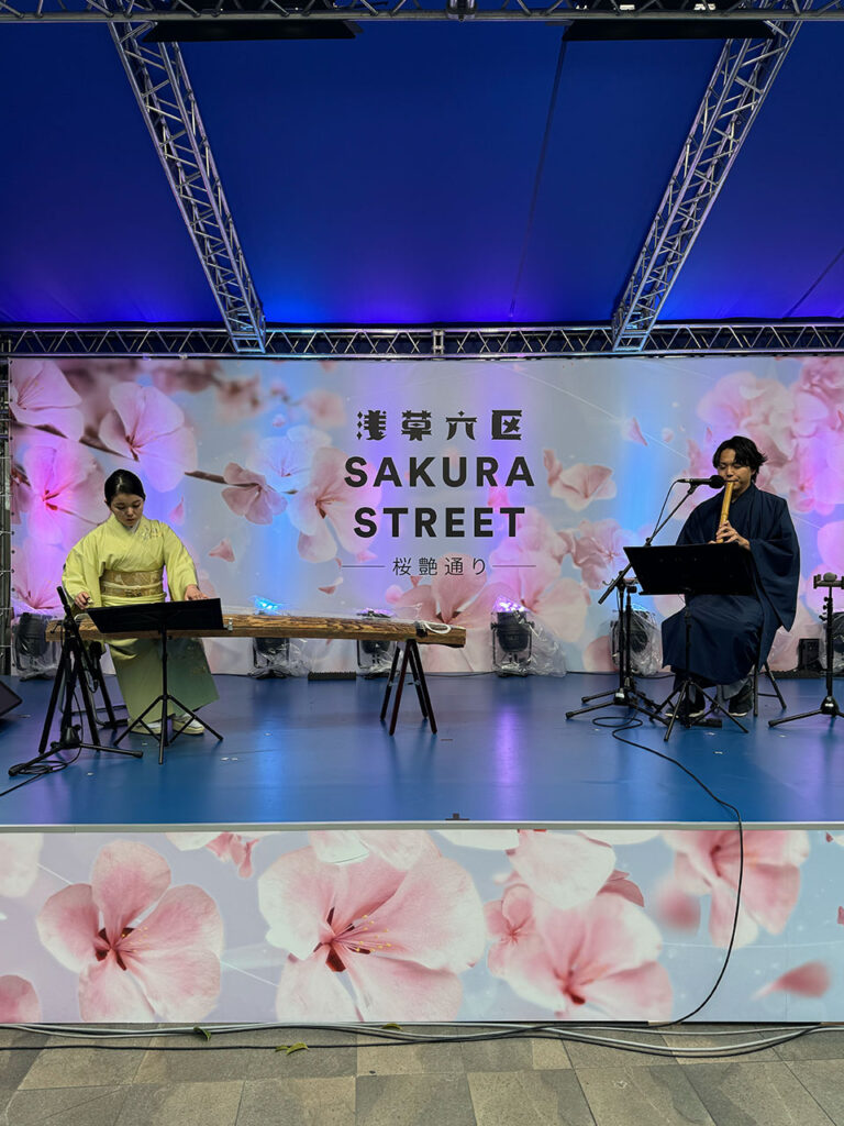 和楽器の琴と尺八のユニットIZANAGI