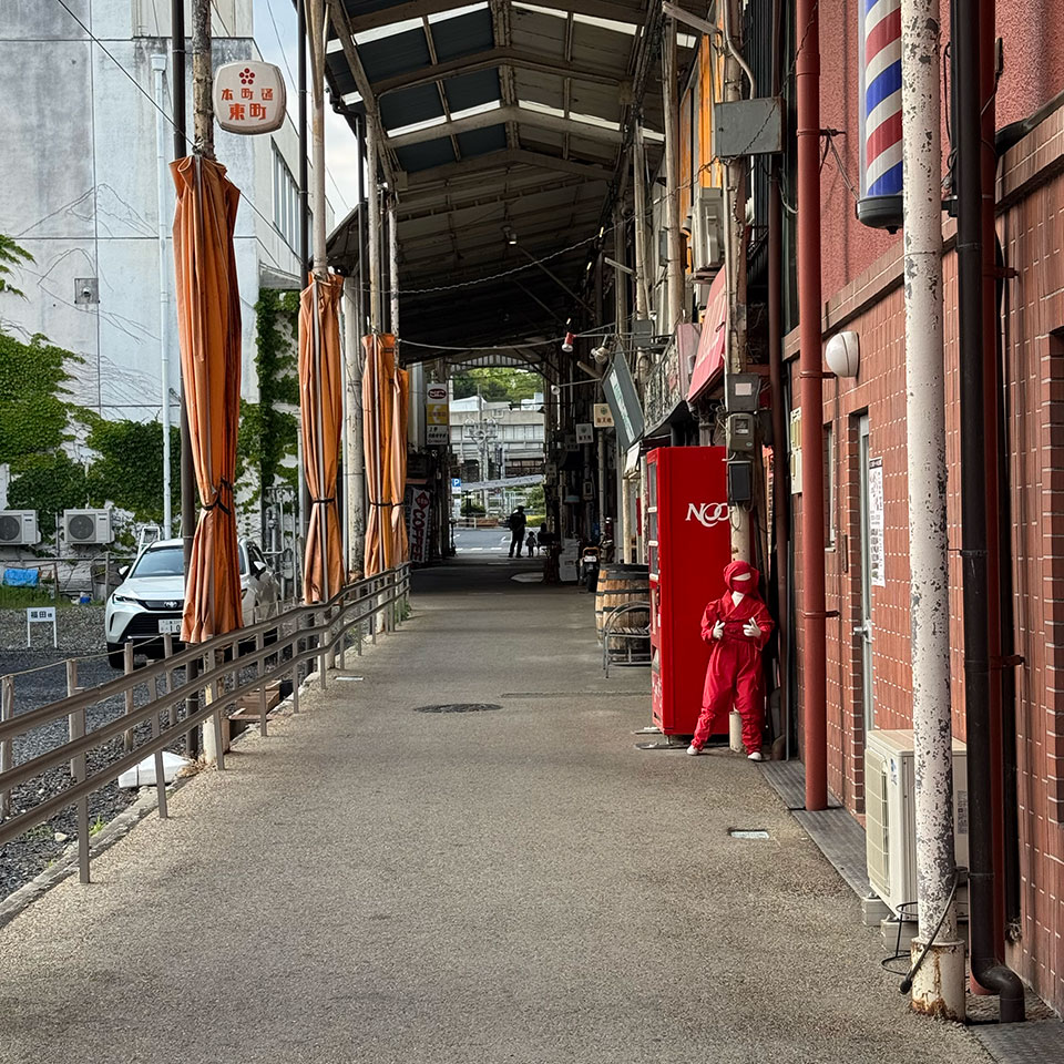 商店街にも忍者の人形