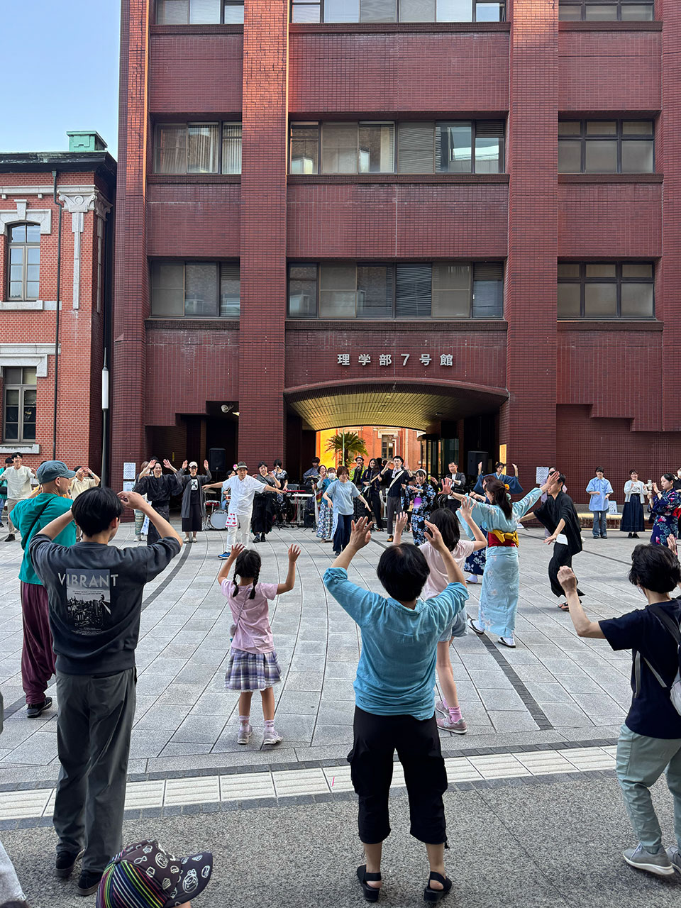 東京大学の学園祭「五月祭」の盆踊り